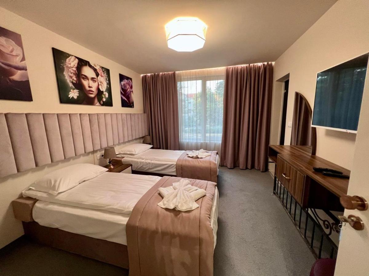 Floral Boutique Hotel Плевна Экстерьер фото
