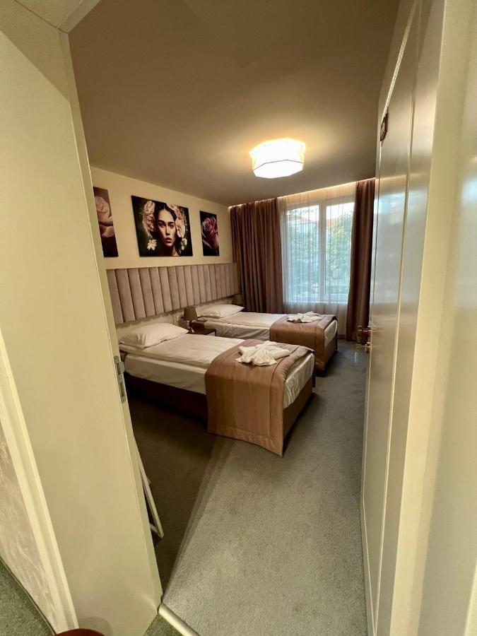 Floral Boutique Hotel Плевна Экстерьер фото