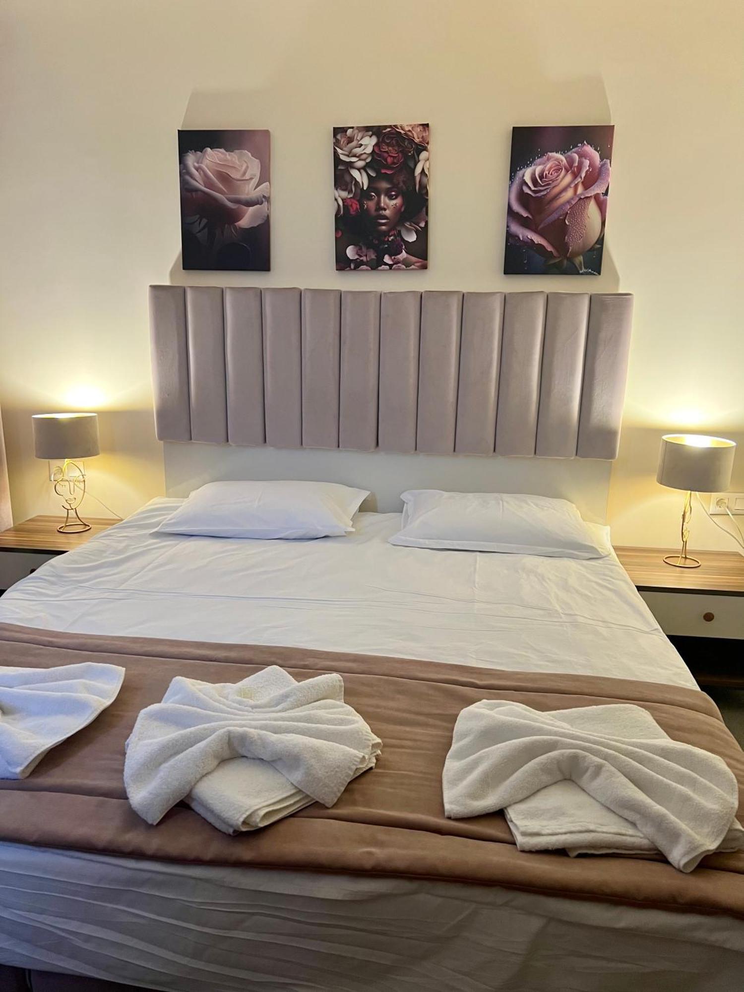 Floral Boutique Hotel Плевна Экстерьер фото